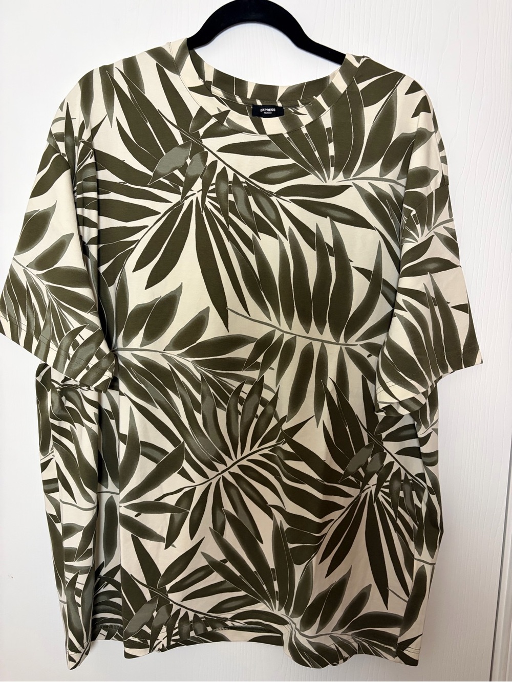 Express Short Sleeve Olive & Cream Palm-Print Tee